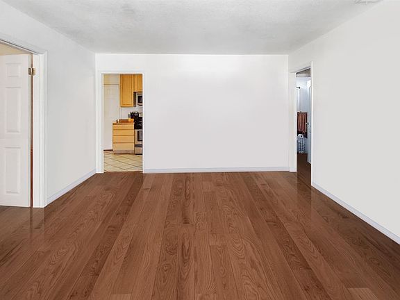 5th image of 1534 W Elmwood Ave