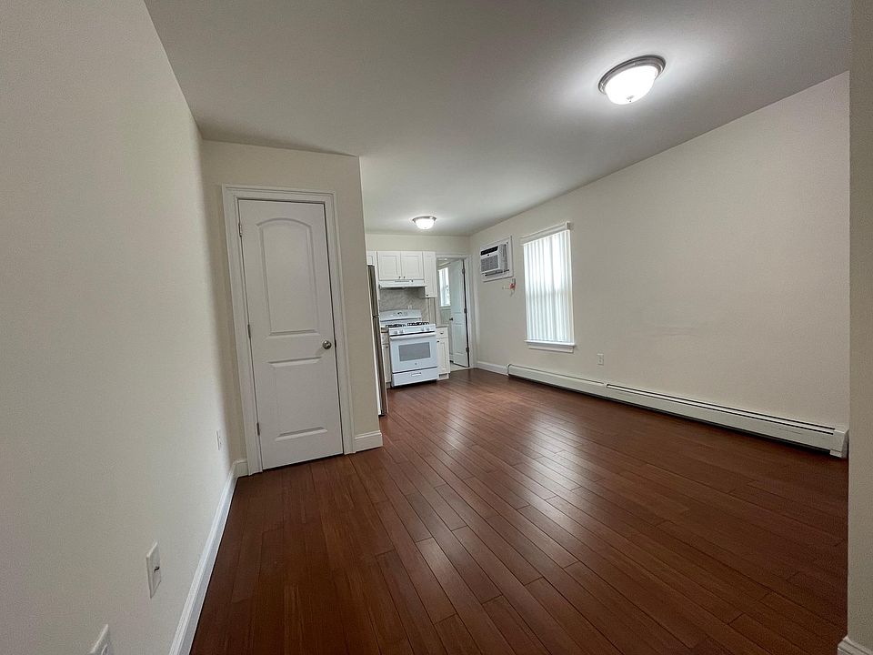 2nd image of 90 Berkshire Floor 1