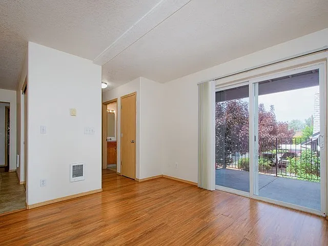 678 SE Hogan Rd #303 — Photo 5
