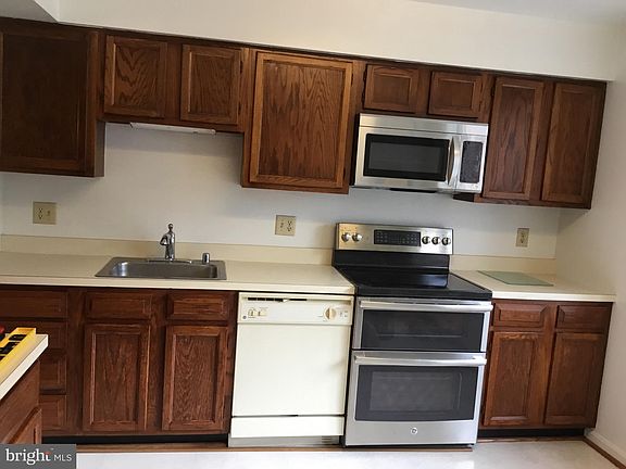 5th image of 1014 N Cleveland St