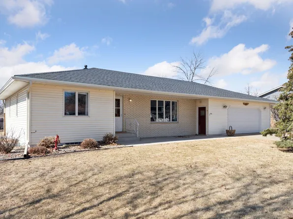326 S Chestnut St, Belle Plaine, MN 56011