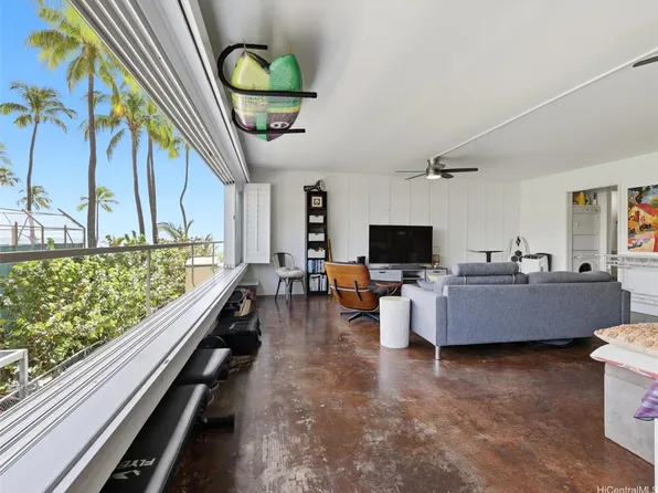 2895 Kalakaua Ave APT 207, Honolulu, HI 96815