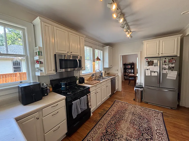 407 S Walker St — Photo 7