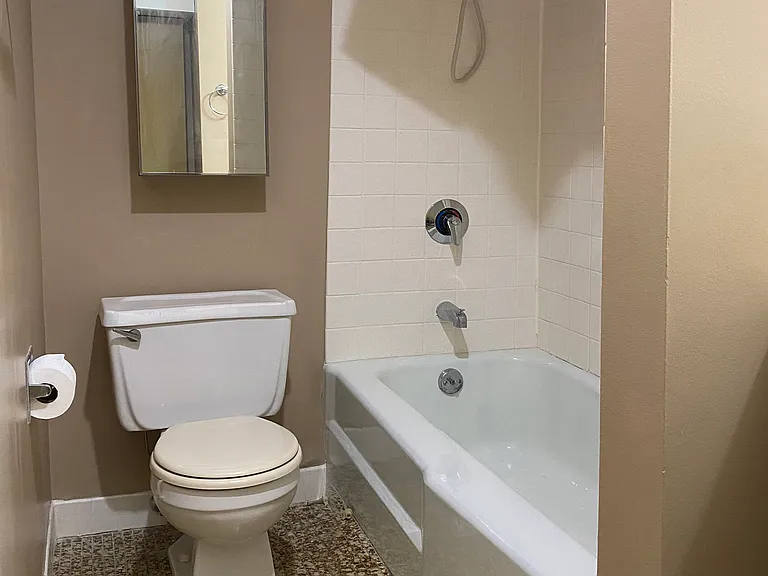 5100 N Marine Dr #8E — Photo 18