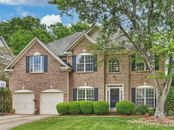 9318 Autumn Applause Dr, Charlotte, NC 28277