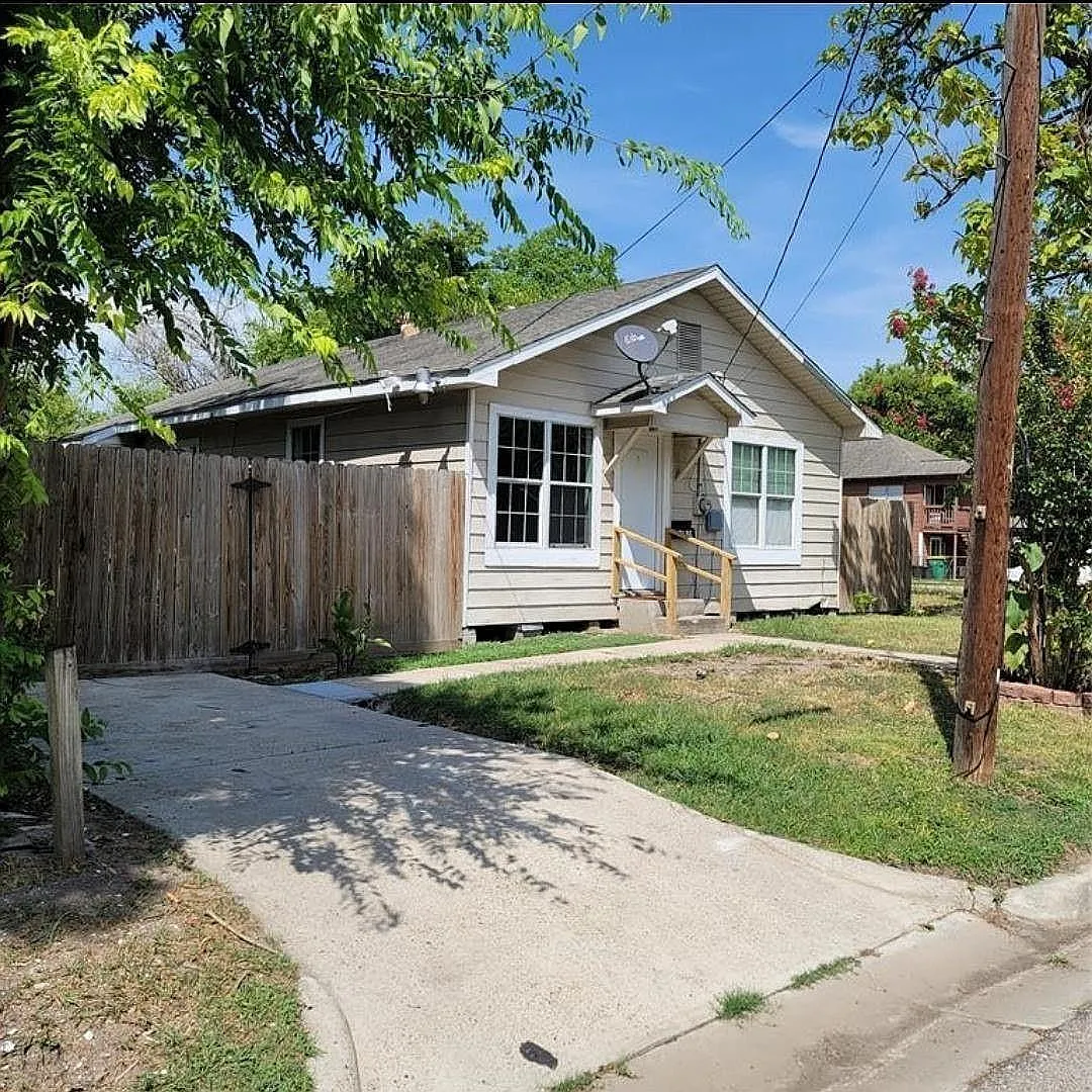 3 bed, 1.0 bath, 1164 sqft, $1,450 — Photo 1