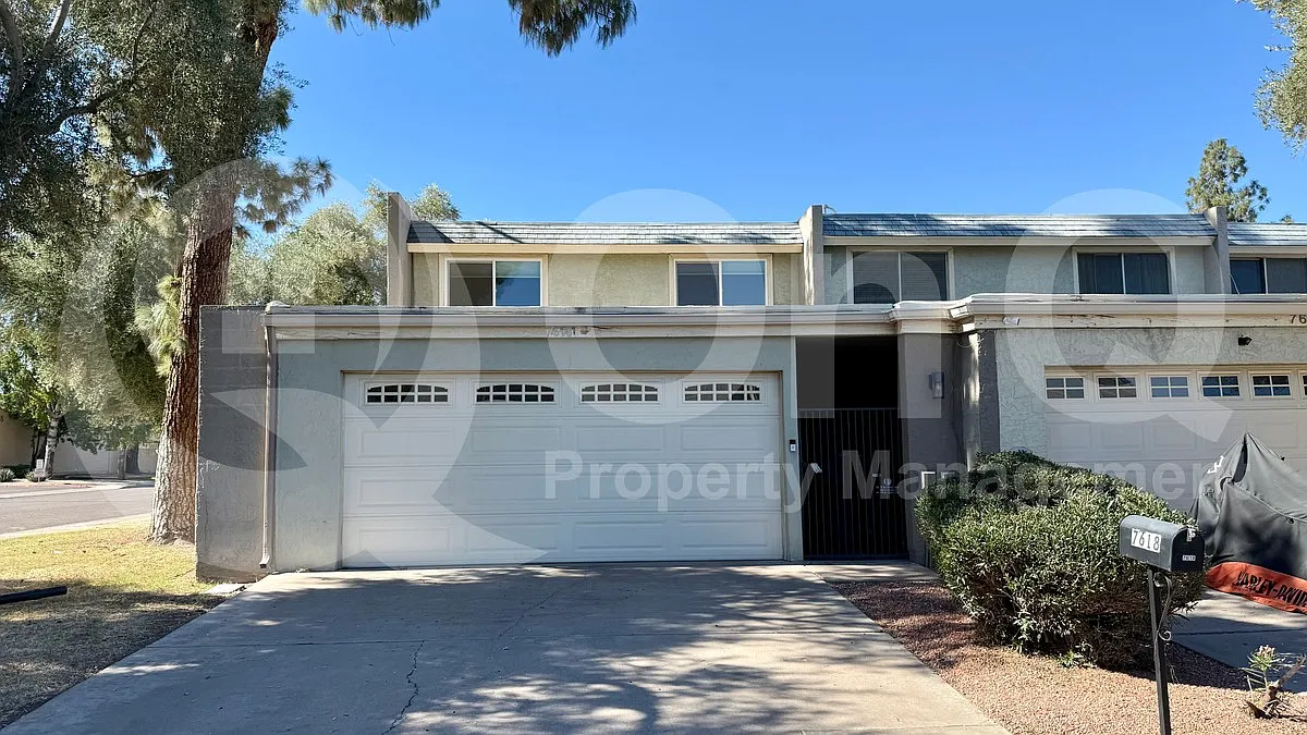 3 bed, 2.0 bath, 2400 sqft, $2,125 — Photo 1