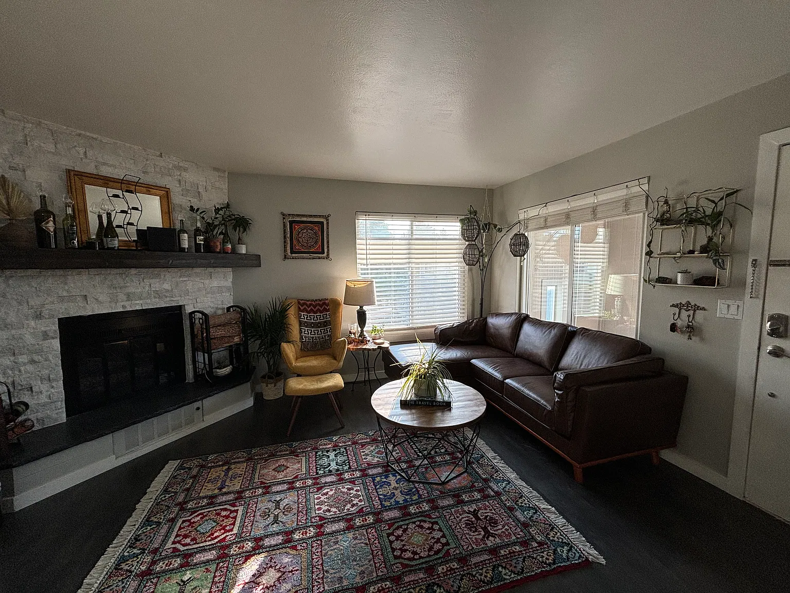 2 bed, 950 sqft, $1,950 — Photo 2