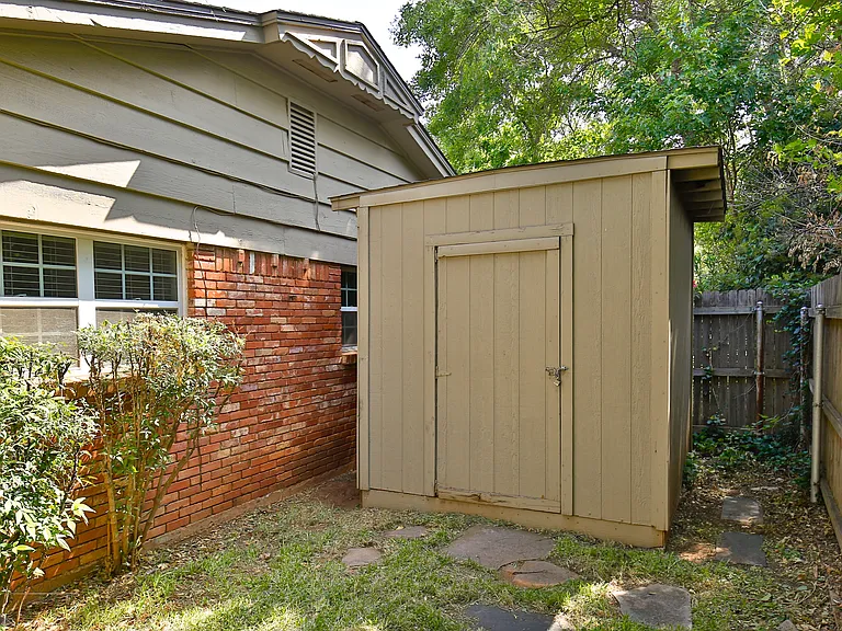 2132 Sylvan Dr — Photo 36