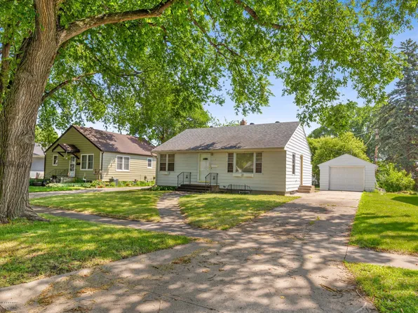 1737 4th St N, Fargo, ND 58102