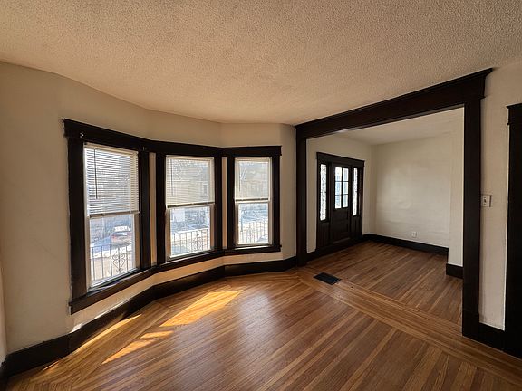 5th image of 218 Stevenson St Unit 2