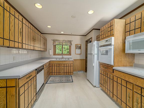 3rd image of 3563 Colburn Rd