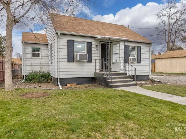 251 NW 1st Ave, Ontario, OR 97914