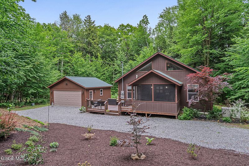 2nd image of 6063 Woodside Road