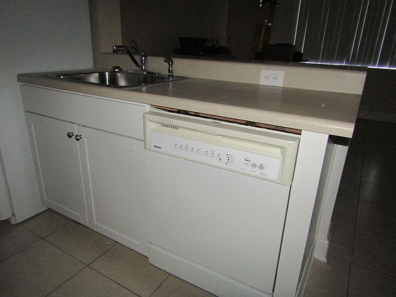 4th image of 1503 Meadows Cir W