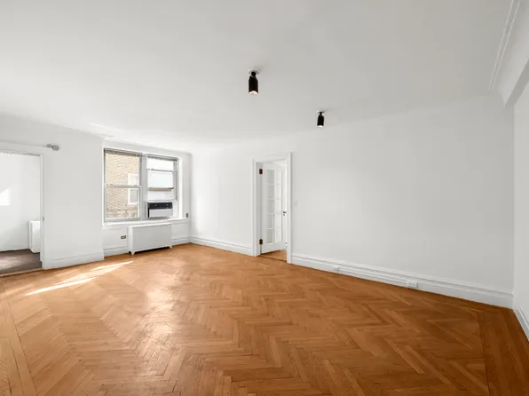 390 Riverside Drive image 2 of 13