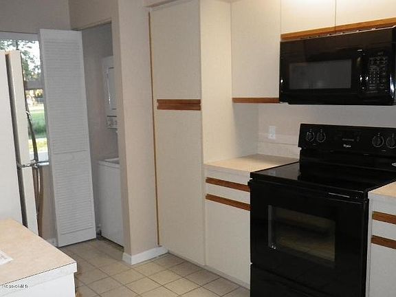 3rd image of 1107 Country Club Dr