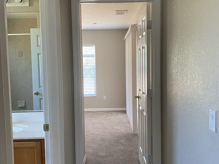 4492 Adelaide Ave — Photo 10