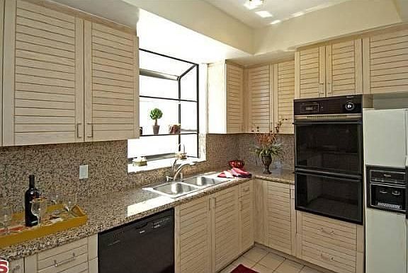 5th image of 1851 Veteran Ave APT 301
