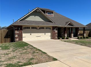 1708 Higgins St, Pea Ridge, AR 72751