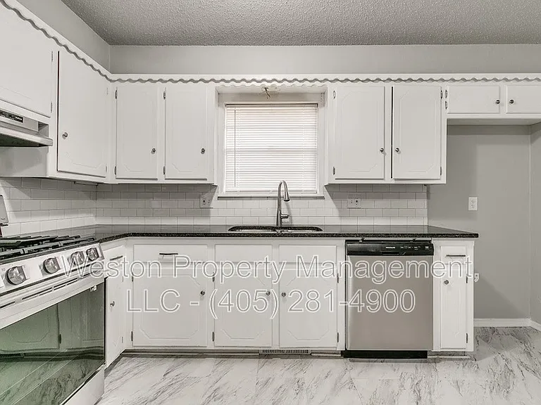 1011 Crown Dr — Photo 13