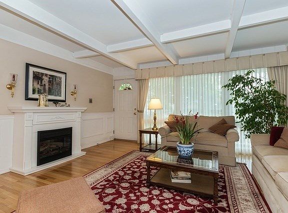 4th image of 953 S Fairfield Ave