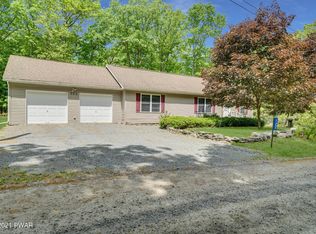 122 Hickory Dr, Shohola, PA 18458