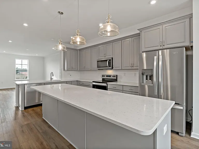 646 Hemsworth Ln — Photo 26