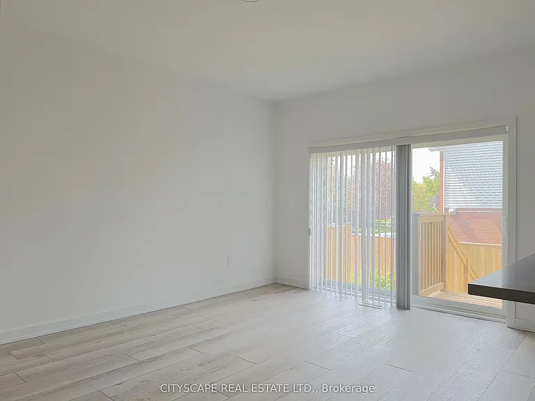 416 Dundas St S #13 — Photo 7