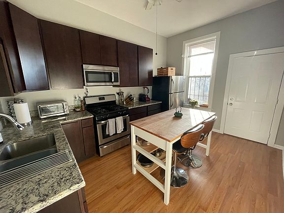 3rd image of 1518 N Ashland Ave