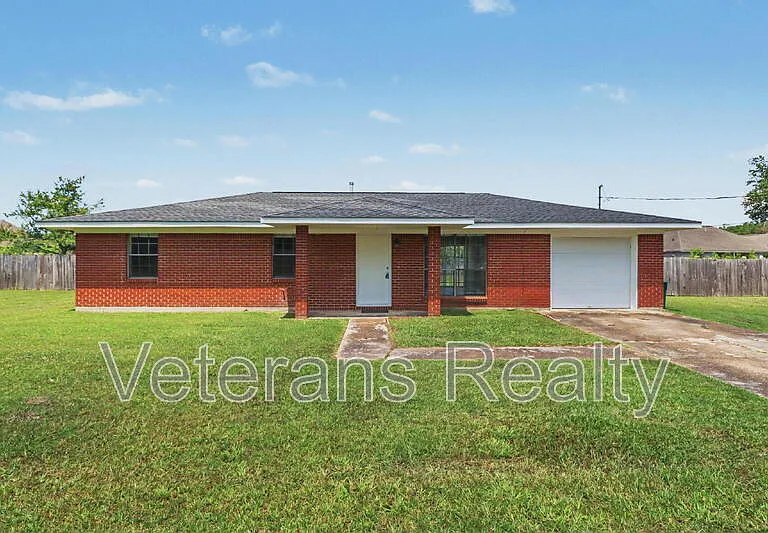 837 Tee St — Photo 1