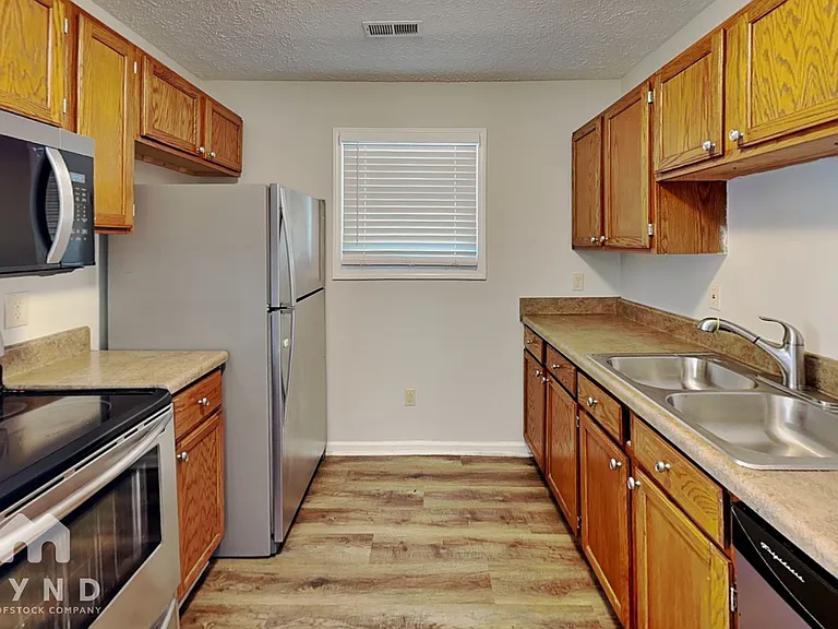 8224 Wynewood Ct — Photo 3
