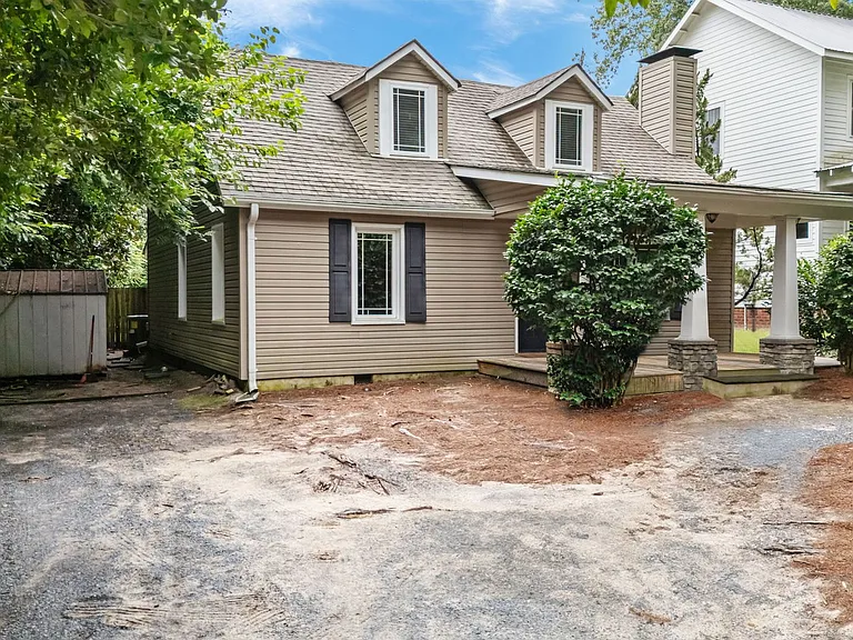 835 N Ashe St — Photo 1