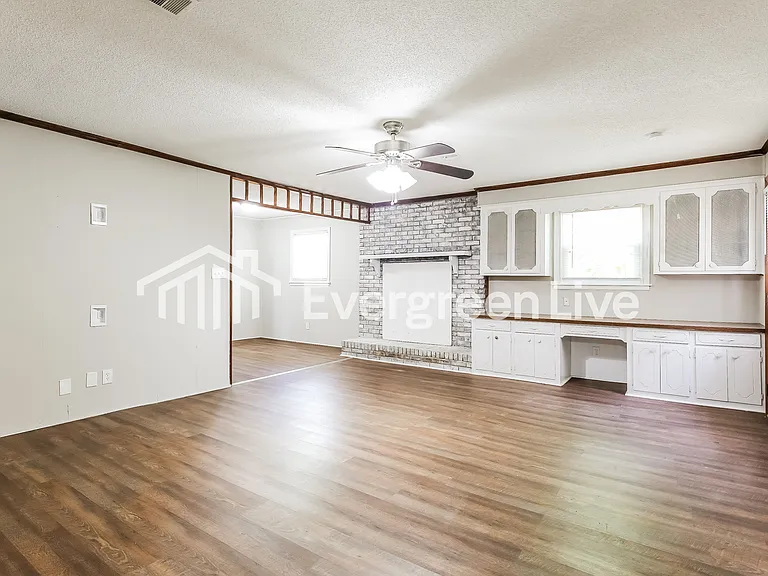 943 Mike Cir — Photo 3