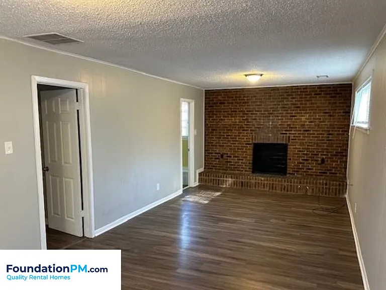 672 Carpenter St — Photo 12