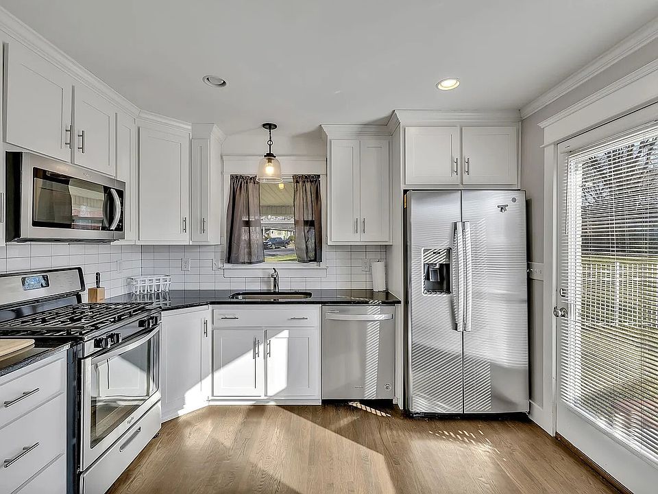 2nd image of 705 N 5th Ct #705