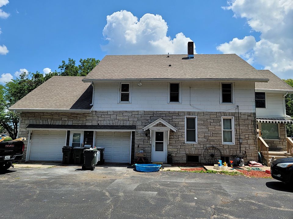 2nd image of 2402 Merrill St