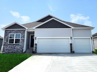 825 2nd St NE, Altoona, IA 50009