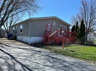 1123 Lockwood Dr, Lockport, NY 14094