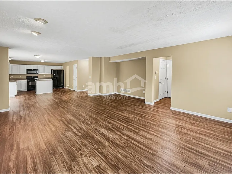665 Norfolk Sq N — Photo 8