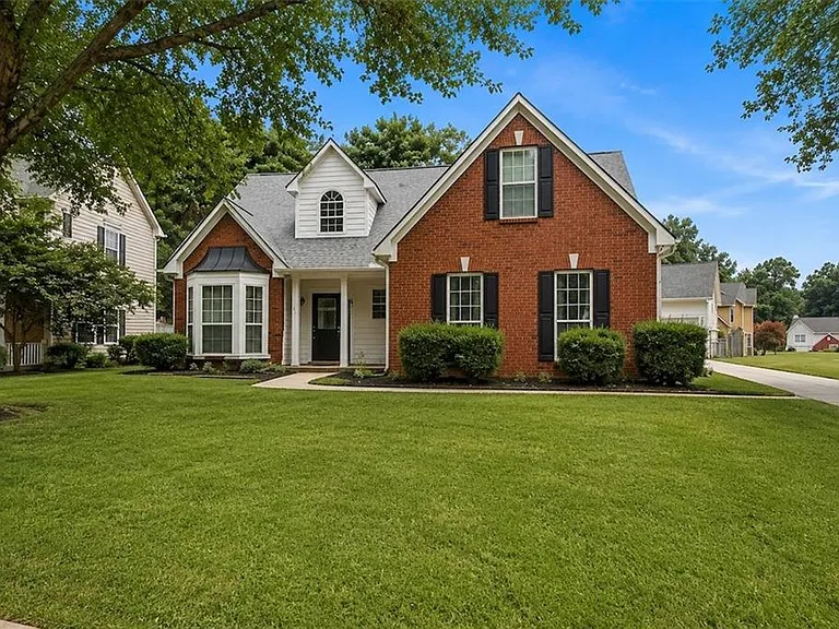 665 Peachtree Trails Dr — Photo 2