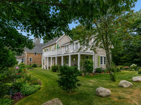 9 Crescent Avenue, Kennebunkport, ME 04046