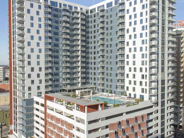 915 N Franklin St UNIT 1021