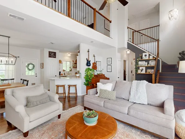 8701 Glen Hollow Dr, Fort Worth, TX 76179