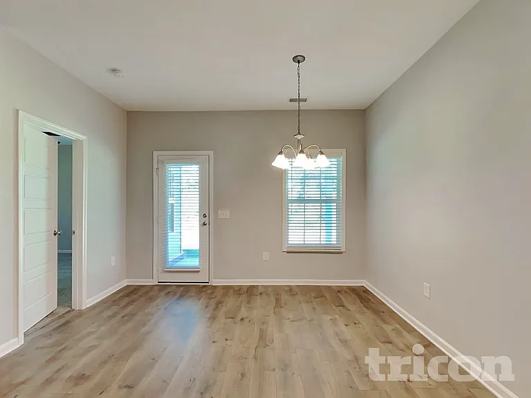 831 Ellyson Dr — Photo 5