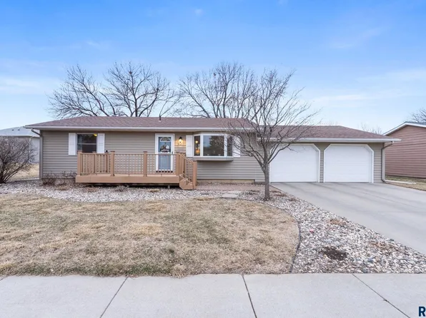 921 S Tracy Dr, Brandon, SD 57005