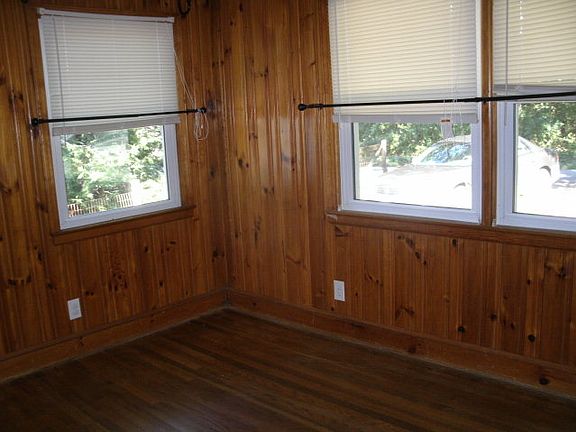 4th image of 428 Blairs Cir
