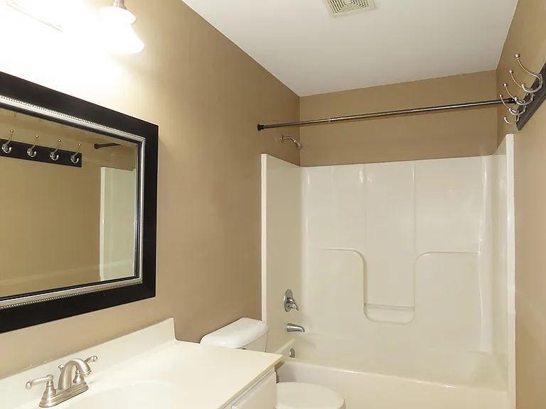 205 S English Hill Ln — Photo 15