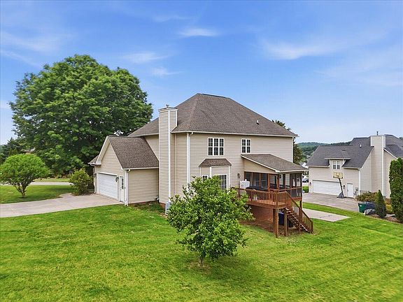 4th image of 924 Saddle Ridge Ln