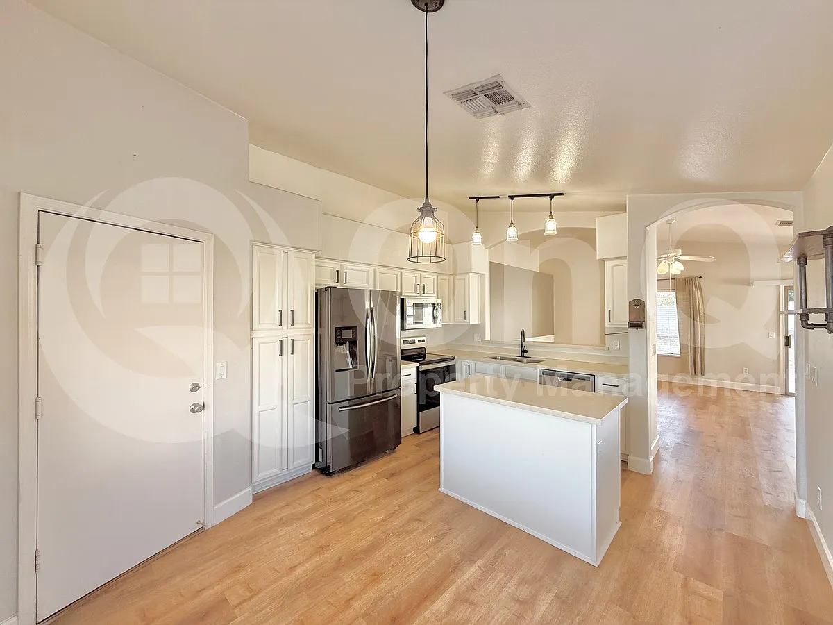 3 bed, 2.0 bath, 1266 sqft, $2,199 — Photo 4